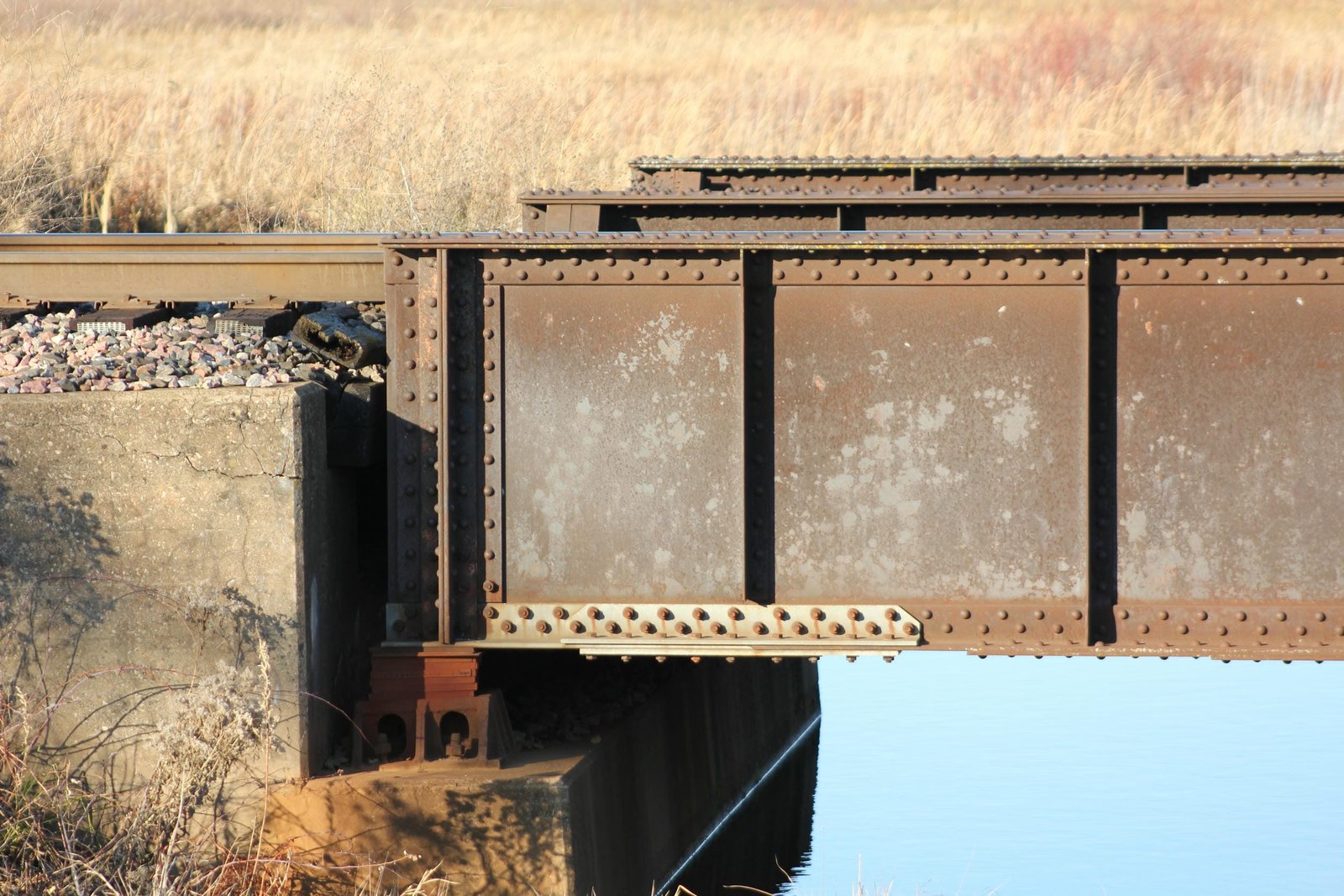 Girder end